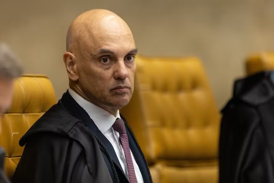 O ministro do Supremo Tribunal Federal (STF) Alexandre de Moraes durante sessão plenária — Foto: Brenno Carvalho/O Globo