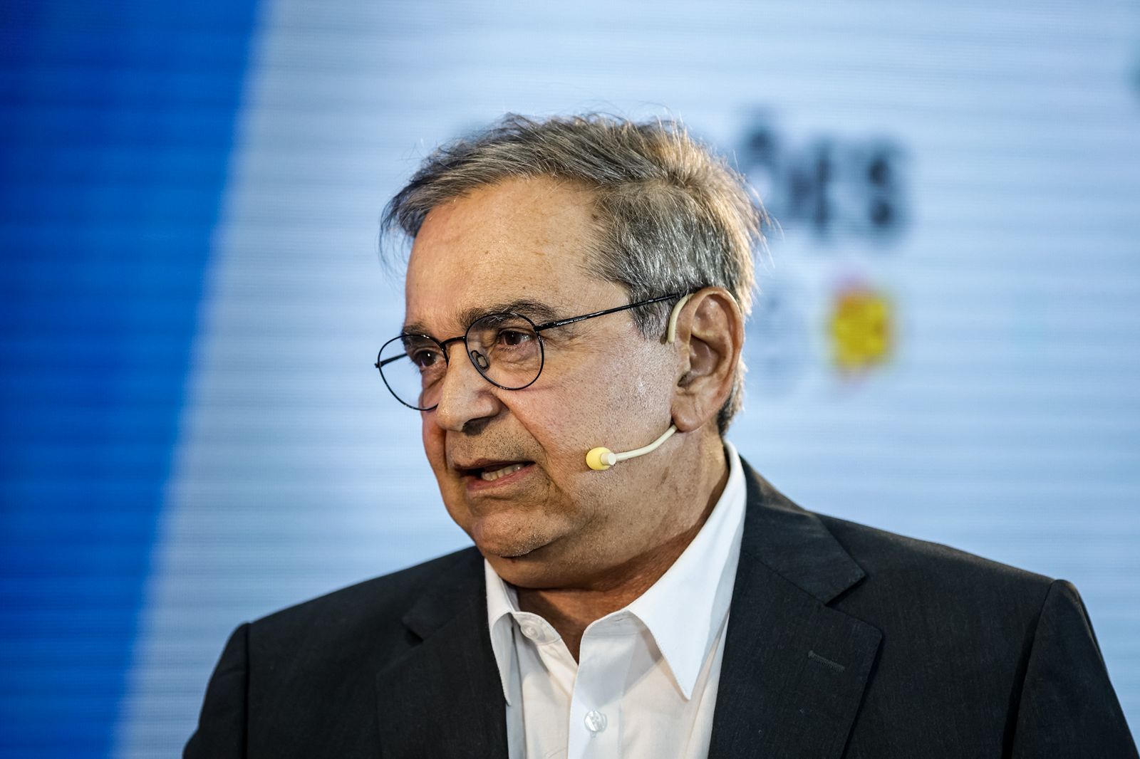 Álvaro domina debate da 98 FM, encurrala adversários e apresenta realizações e propostas
