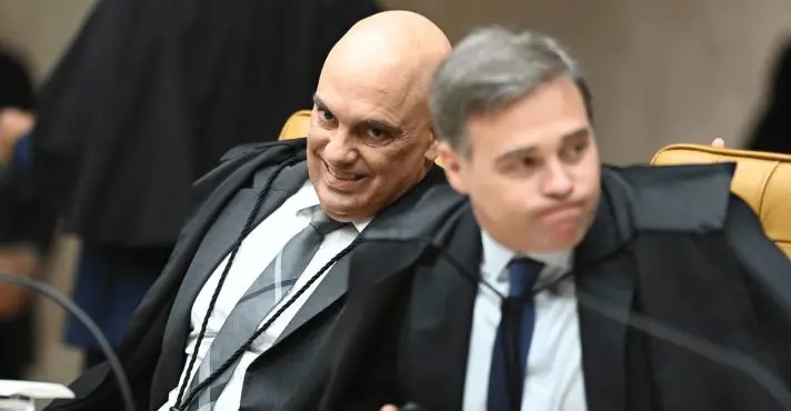 Os ministros Alexandre de Moraes e André Mendonça, durante sessão do STF | Foto: Ton Molina/FotoArena/Estadão Conteúdo