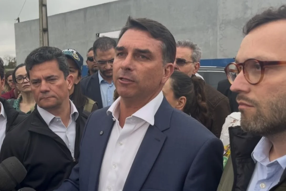 flavio-bolsonaro-e-moro.webp