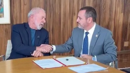 Presidente Lula e Andrei Rodrigues, diretor-geral afastado da PF  • Reprodução/X: @LulaOficial