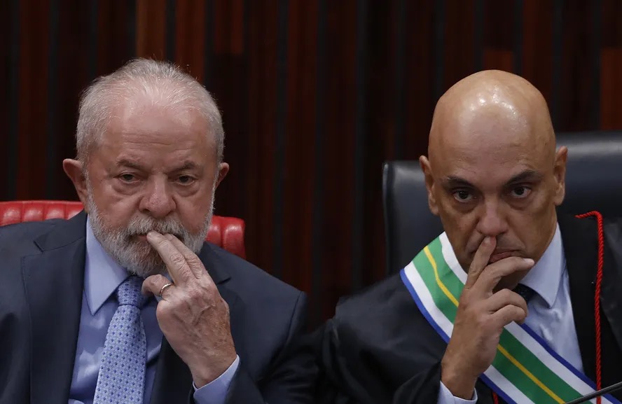 Lula ao lado de Alexandre Moraes: — Foto: Cristiano Mariz