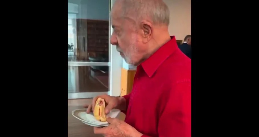Lula comendo pão com mortadela | reprodução instagram