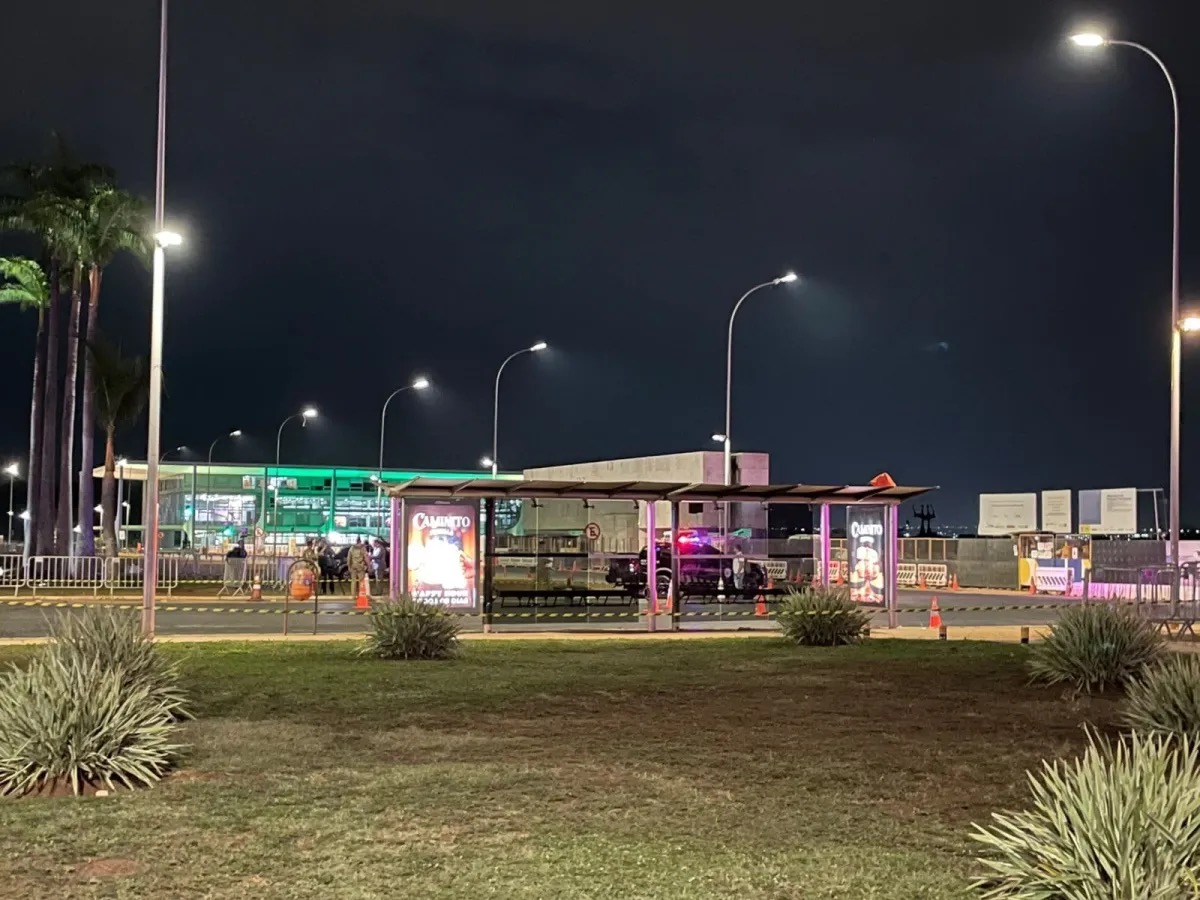 Ponto de ônibus próximo ao prédio do STF, em Brasília  • Fernanda Fonseca/CNN