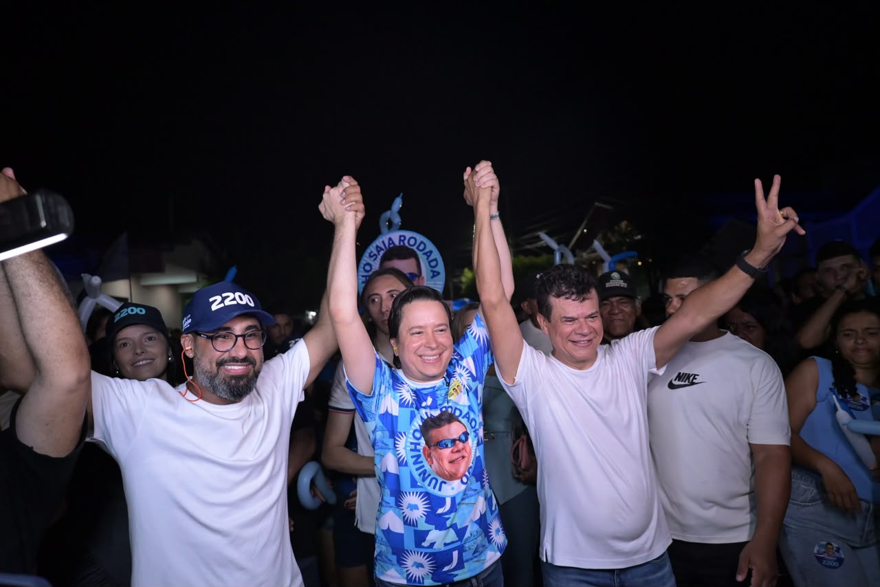Perto da vitória: Multidão lota as ruas de Caraúbas, no último comício de Juninho Saia Rodada para Deputado Federal