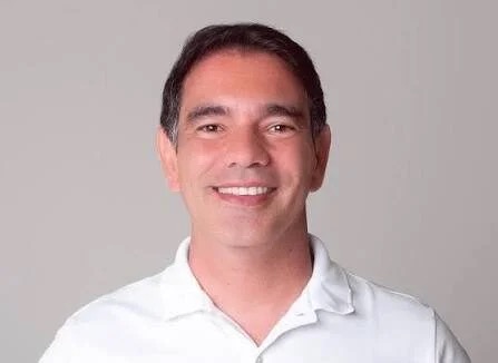 Dr. Gustavo Soares 