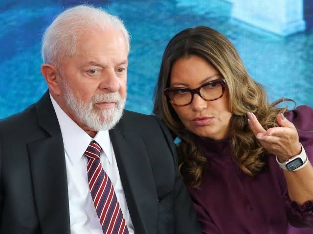 O presidente Luiz Inácio Lula da Silva, acompanhado da primeira dama, Janja Lula da Silva  • Fabio Rodrigues-Pozzebom/Agência Brasil