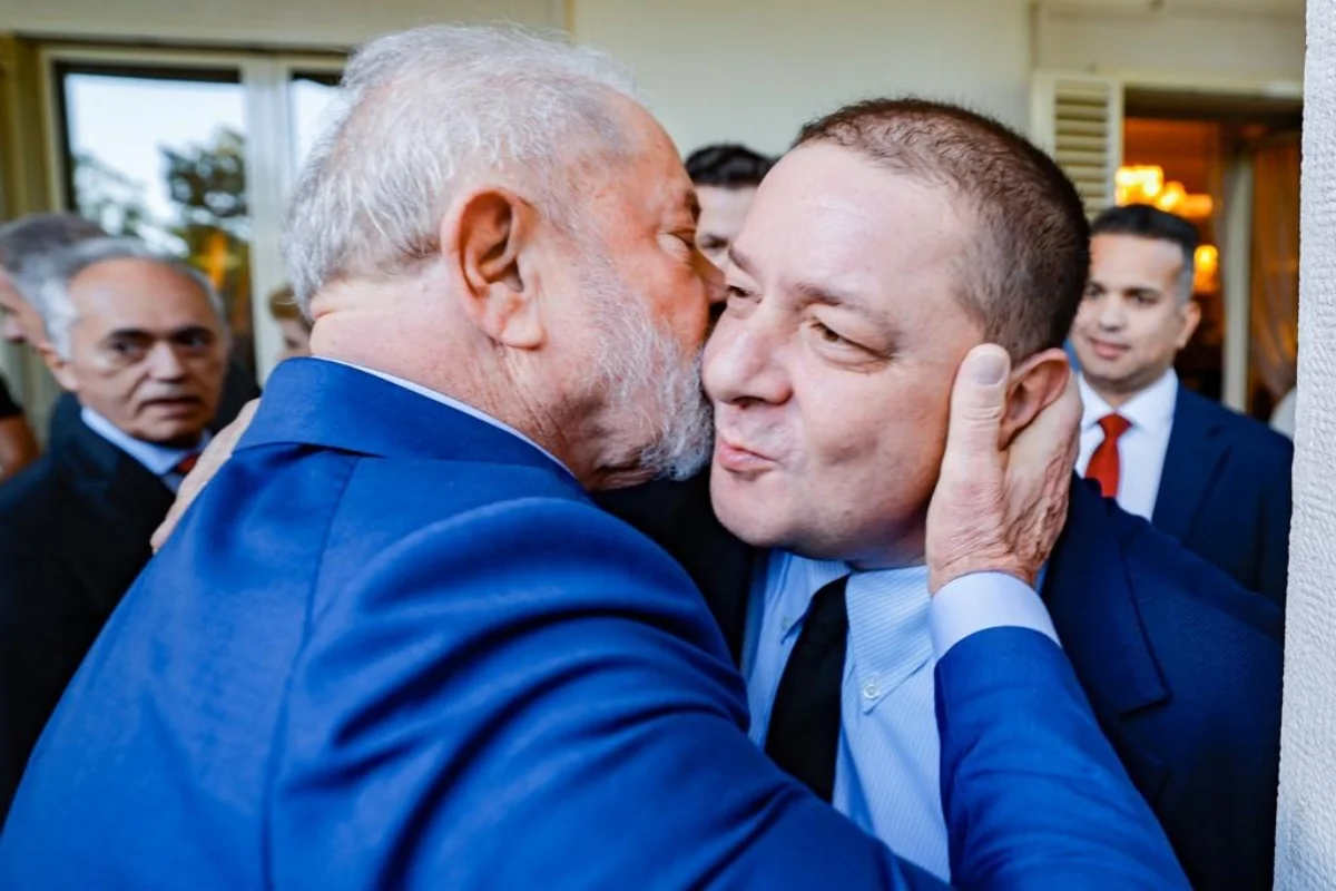  Lulinha deixou lobista usar foto com Lula para impressionar empresário