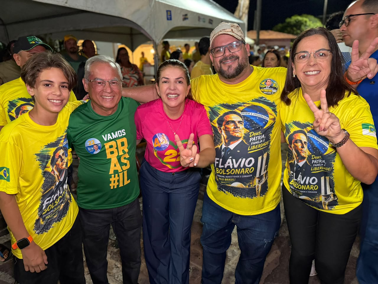 Nina Souza participa de carreata pelas ruas de Monte Alegre em apoio a Flávio Bolsonaro