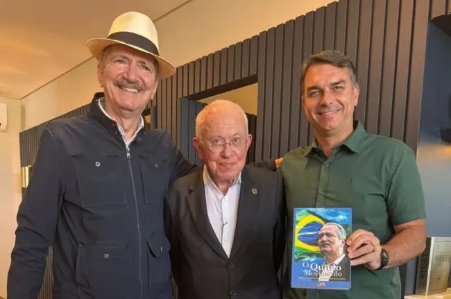 Aldo Rebelo, Roberto Mangabeira Unger e Flávio Bolsonaro: ex-ministros dos governos Lula e Dilma declararam apoio ao candidato do PL | Foto: Divulgação/Equipe de Flávio Bolsonaro