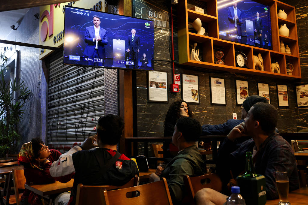 debate bar