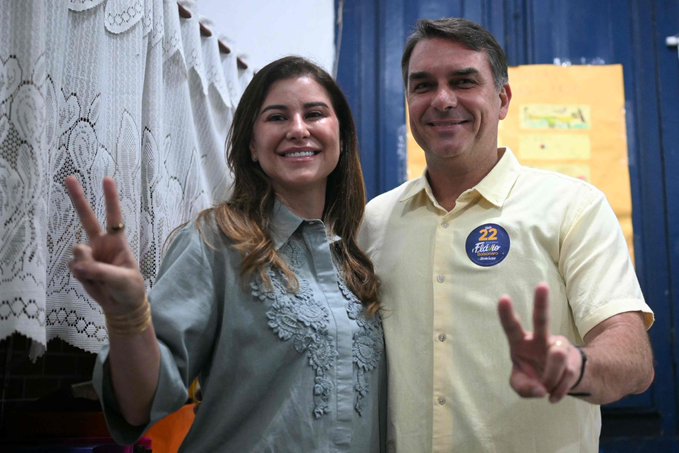 Flavio Bolsonaro e Fernanda Bolsonaro 