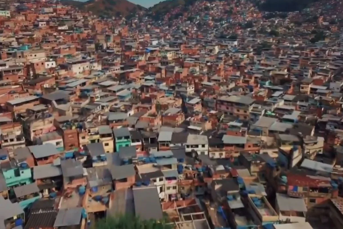 megaoperacao-nos-complexos-da-Penha-e-do-Alemao-.webp