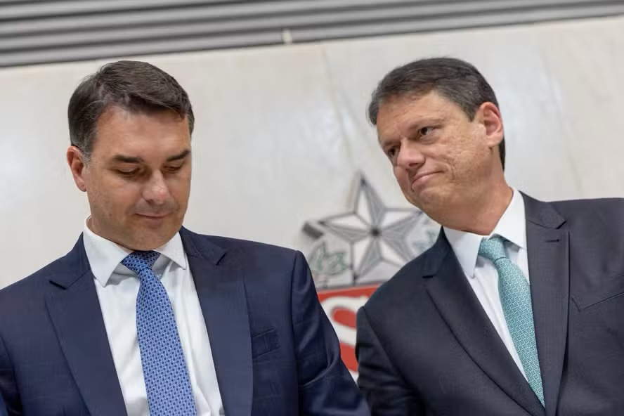 Flávio bolsonaro e Tarcisio de freitas
