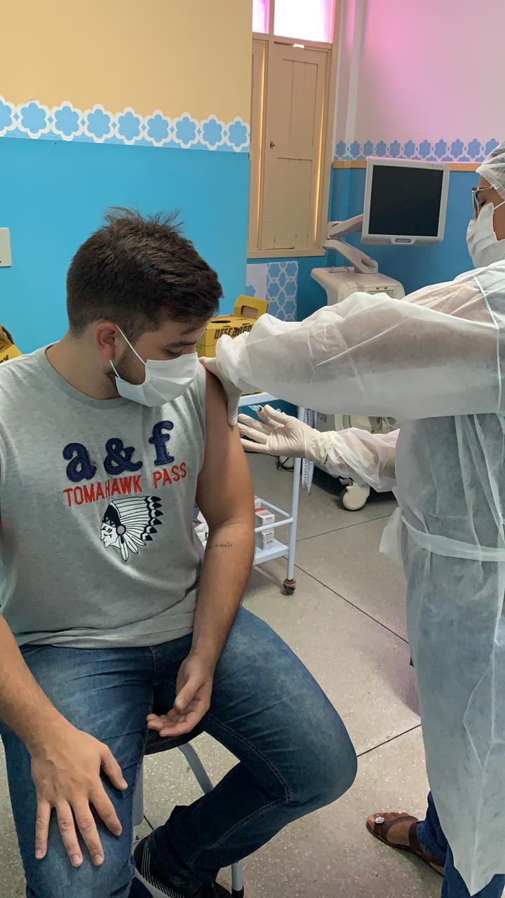 Em Caicó, servidor tomou uma e foi se vacinar