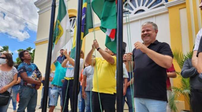 Desfile cívico marca comemoração do aniversário da cidade de Ceará-Mirim