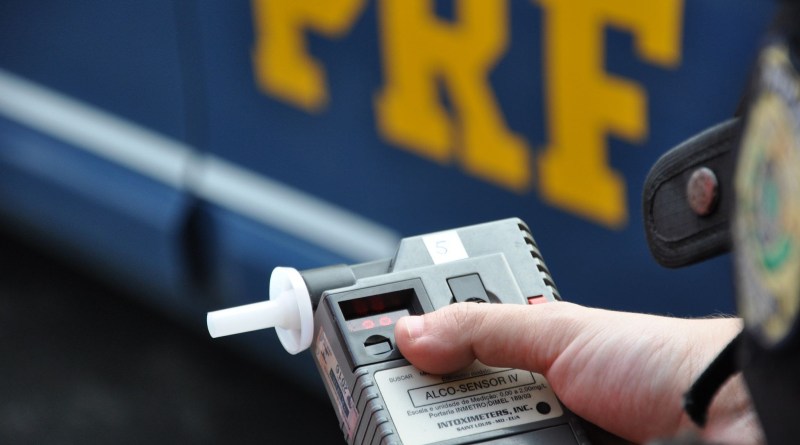 PRF prende condutor alcoolizado envolvido em acidente na região Oeste do estado