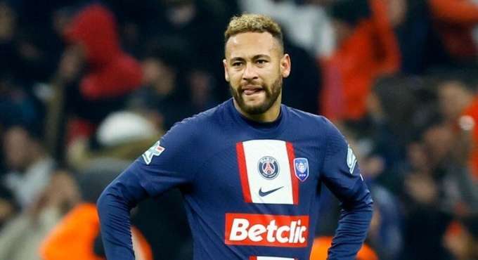 PSG planeja vender Neymar após briga no vestiário com diretor