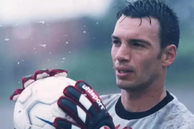 Ex-goleiro do Flamengo vive romance discreto com bailarino