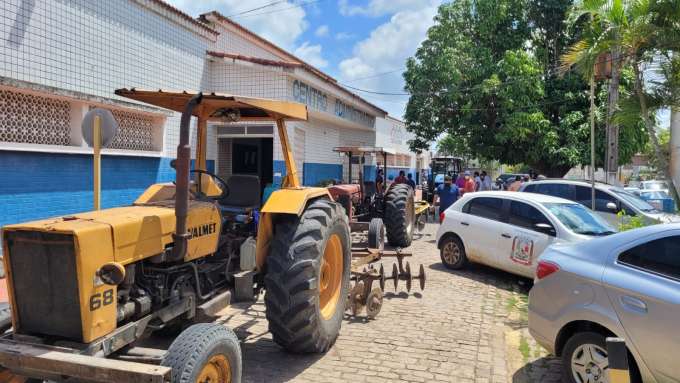 Prefeito Júlio César abre oficialmente corte de terra em Ceará-Mirim 