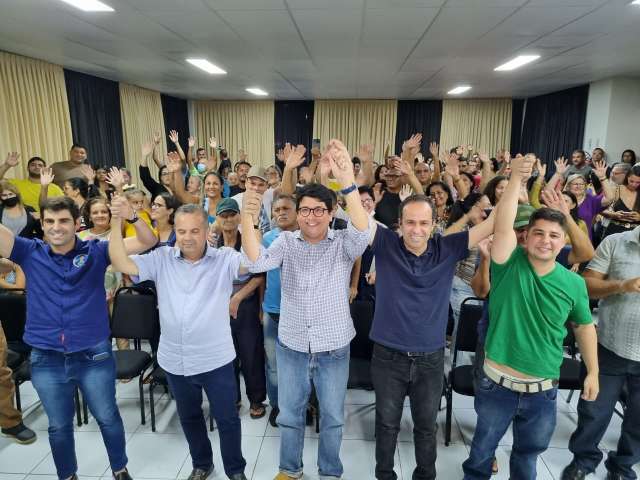 Dickson Júnior apresenta seus pré-candidatos aos amigos