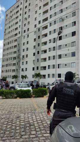 [VÍDEO] Após manter refém, homem mata ex-mulher a tiros e comete suicídio em Nova Parnamirim