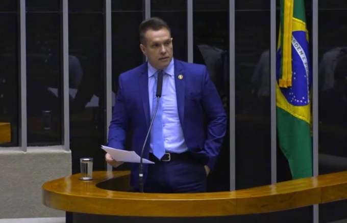 Presidente da Câmara Municipal, Eriko Jácome, usa tribuna da Câmara Federal para homenagear Natal