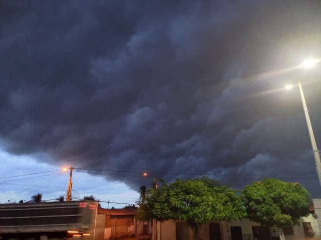 Pelas fotos, vai cair uma tempestade em Assu