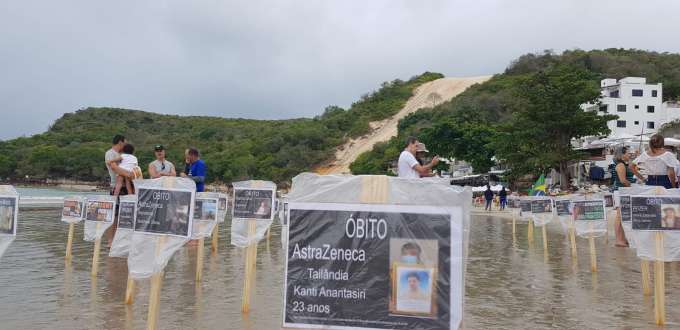 Em Ponta Negra, manifestantes protestam contra obrigatoriedade de vacinação em crianças e passaporte sanitário