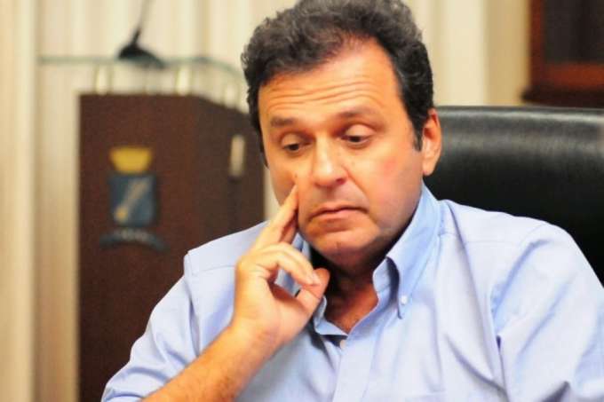 Sem trabalhar por 4 anos, Carlos Eduardo Alves perdeu R$ 645 mil em patrimônio