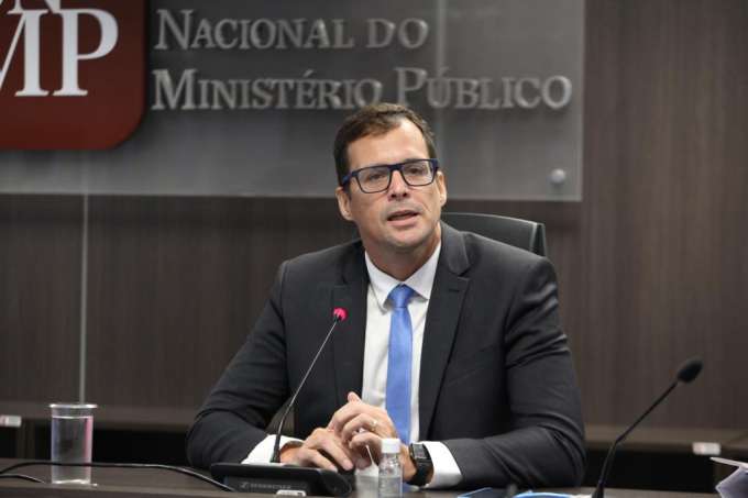 Promotor Marcus Aurélio Barros recebe importante comenda do Tribunal de Justiça