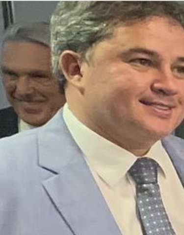 No fundo da foto