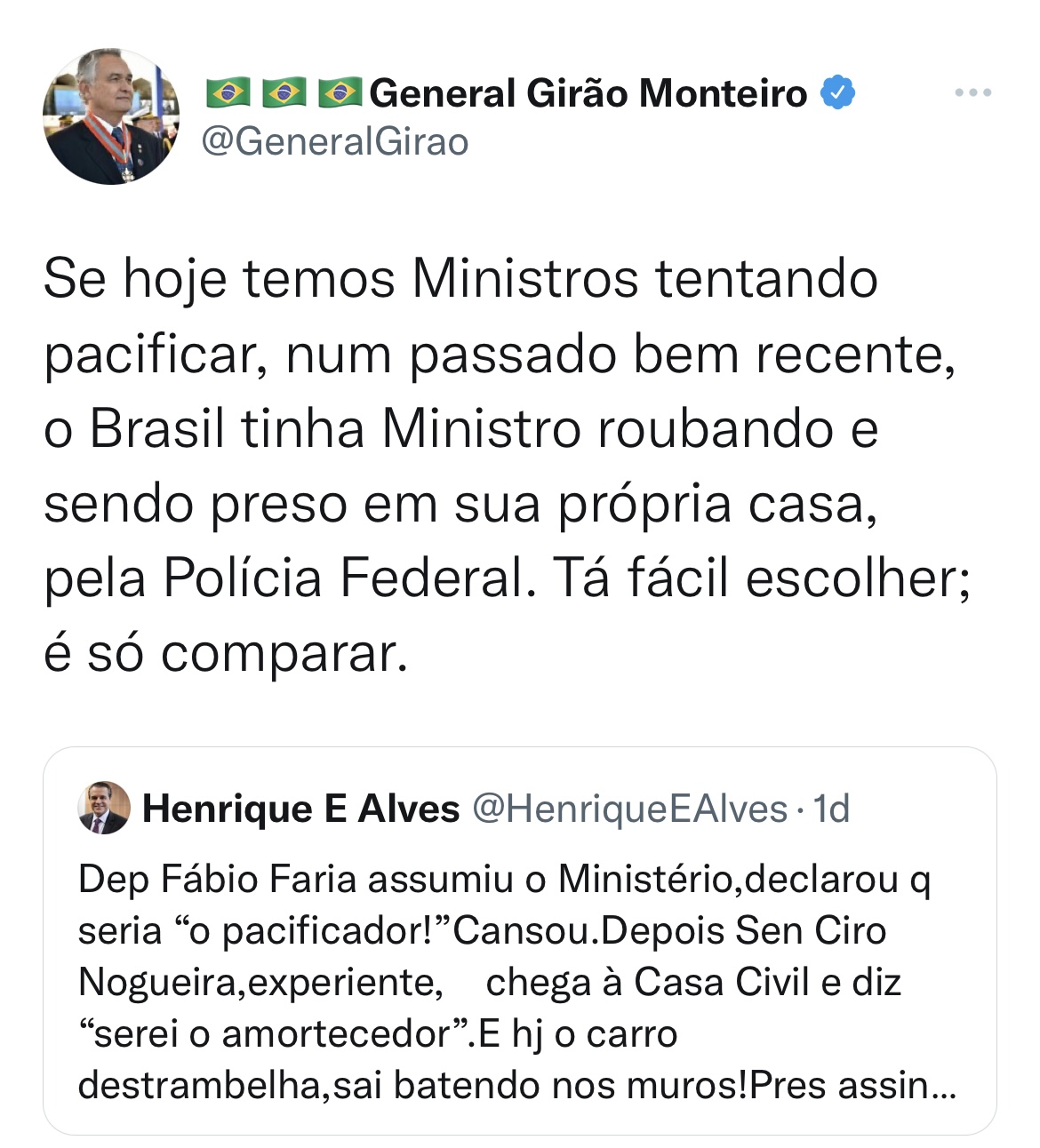Voadora de Girão no pescoço de Henrique Alves