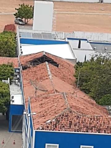 Chuva derruba parte de teto do colégio Diocesano, em Mossoró
