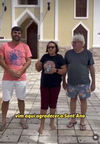 Aleatório: Fátima Bezerra vai visitar igreja em Currais Novos descalça