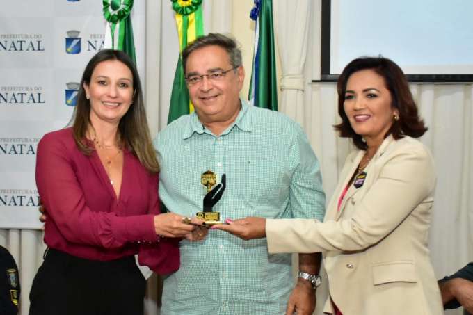 Trabalho de Cristiane Dantas em defesa da mulher é reconhecido pela Prefeitura de Natal