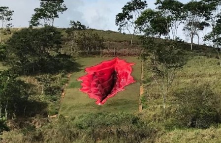 Vagina gigante de 33 metros foi patrocinada pelo Sebrae