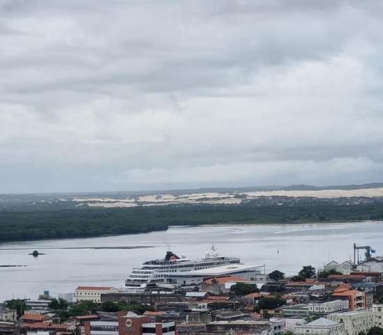 Cruzeiro chega ao Porto de Natal em meio ao caos na cidade