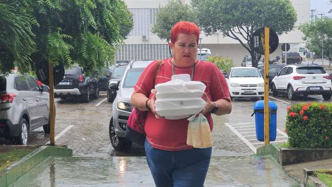 A manifestação de faz de conta de Cabelo Vermelho
