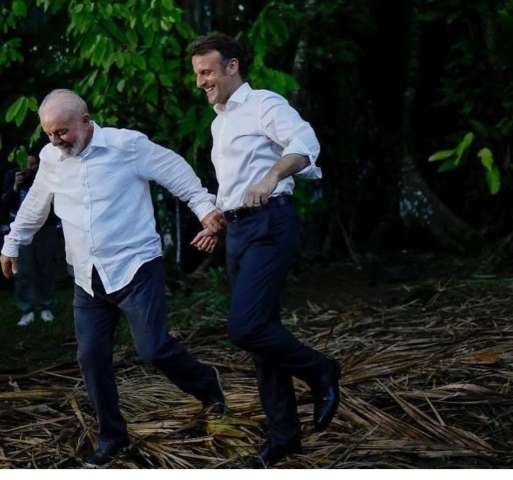Fotos de Lula e Macron viram memes nas redes sociais