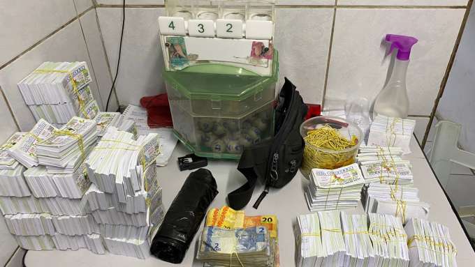 Polícia Civil apreende materiais para jogo de azar e autua colombiano em Lagoa Nova