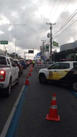 Protesto de estudantes em frente à UnP na Salgado Filho deixa trânsito lento