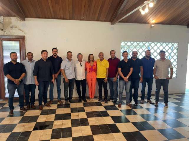 Rogério Marinho com prefeito e vereadores de Parnamirim