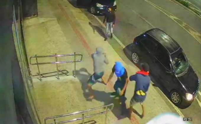 [VÍDEO] Bandidos são flagrados por câmeras arrombando loja em Parnamirim