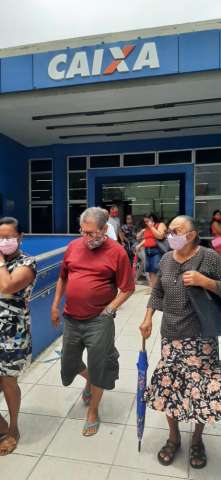 Em dia de leilão, agência da Caixa suspende atendimento por surto de covid
