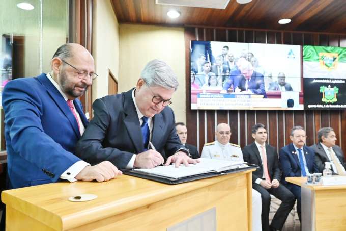 Tomba Farias assume a vice-presidência da Assembleia Legislativa e destaca que sua indicação reflete a “união do Parlamento”