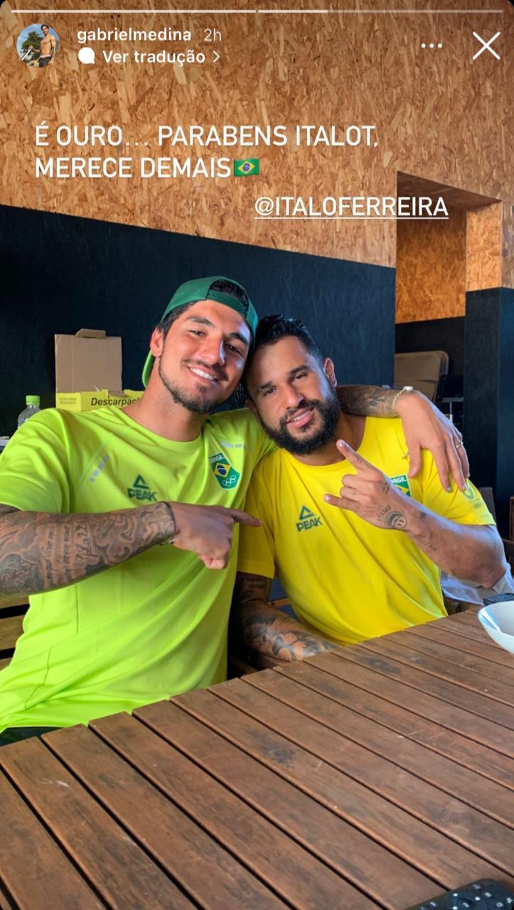 Gabriel Medina parabeniza Ítalo Ferreira por medalha: 