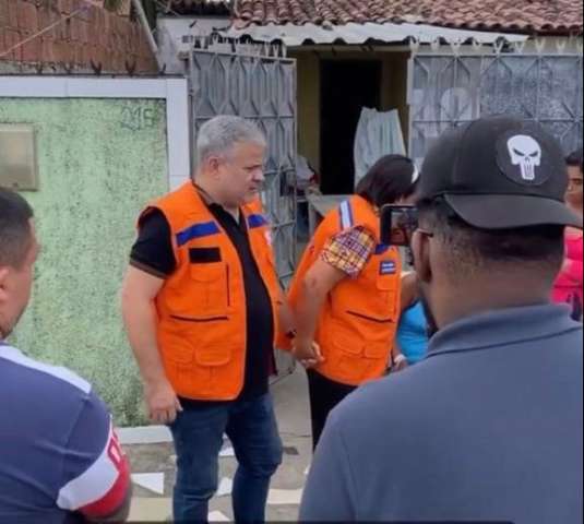 Coisas da política: Prefeito de Ceará Mirim e Fátima, literalmente, de mãos dadas