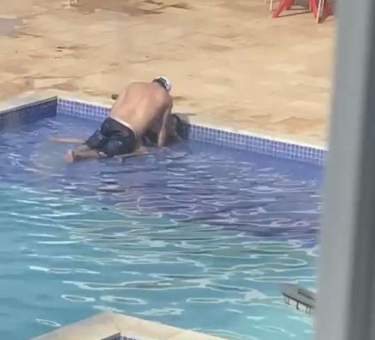 Mossoró sem jeito: Casal transa em área de lazer de condomínio