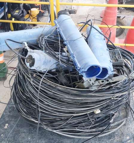 Neoenergia Cosern retira mais de 18 toneladas de cabos irregulares de telecomunicações dos postes